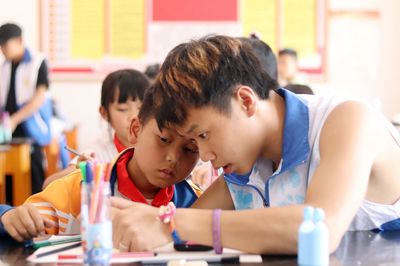 美育潤?quán)l(xiāng)土 舞蹈輔導(dǎo)服務(wù)將藝術(shù)課堂搬進(jìn)村村寨寨